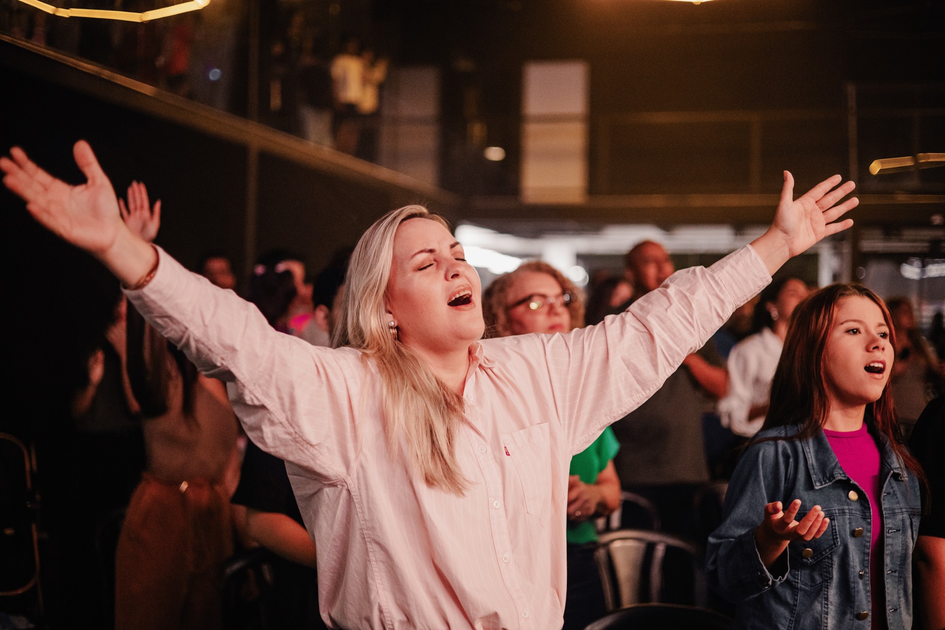 Adoração na Igreja Vitória